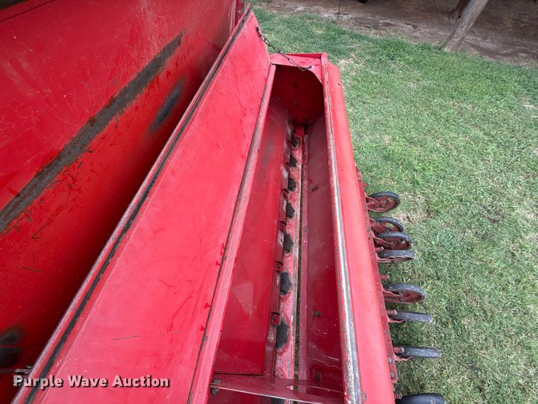 image for item ET6351 International Harvester 5100 grain drill