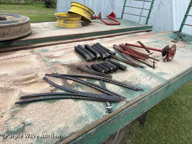 image for item ET6351 International Harvester 5100 grain drill