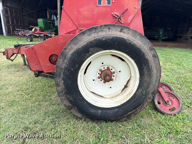 image for item ET6351 International Harvester 5100 grain drill
