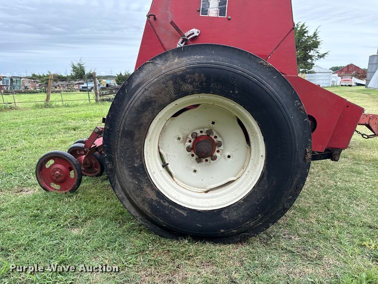 image for item ET6351 International Harvester 5100 grain drill