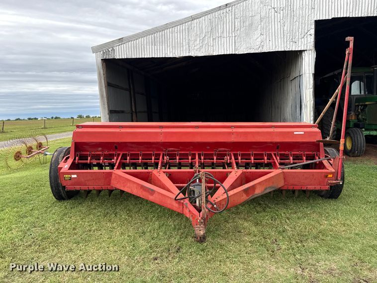 image for item ET6352 International Harvester 5100 grain drill