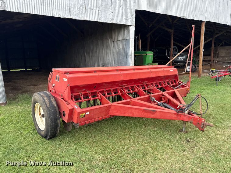 image for item ET6352 International Harvester 5100 grain drill