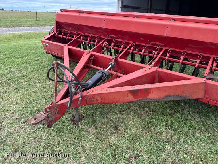 image for item ET6352 International Harvester 5100 grain drill