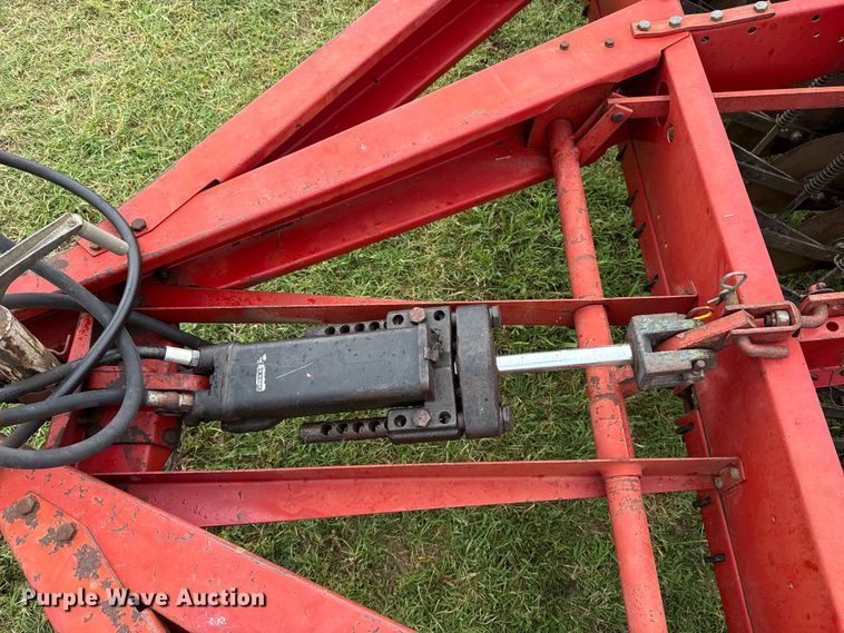 image for item ET6352 International Harvester 5100 grain drill