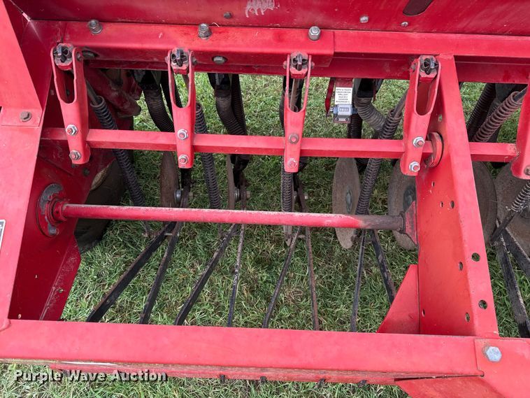 image for item ET6352 International Harvester 5100 grain drill