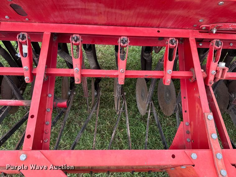 image for item ET6352 International Harvester 5100 grain drill