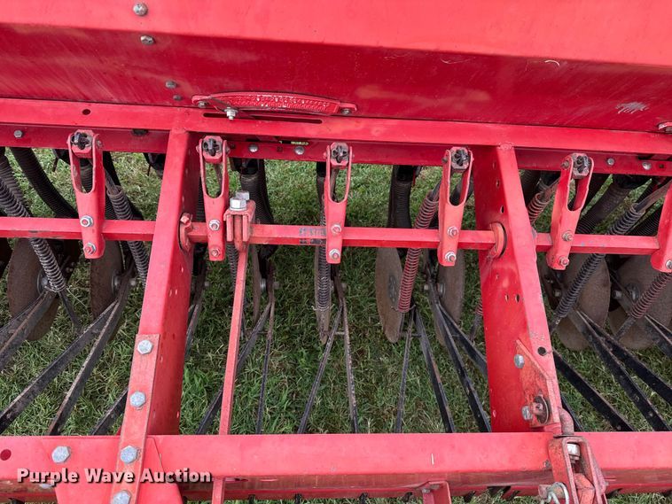 image for item ET6352 International Harvester 5100 grain drill