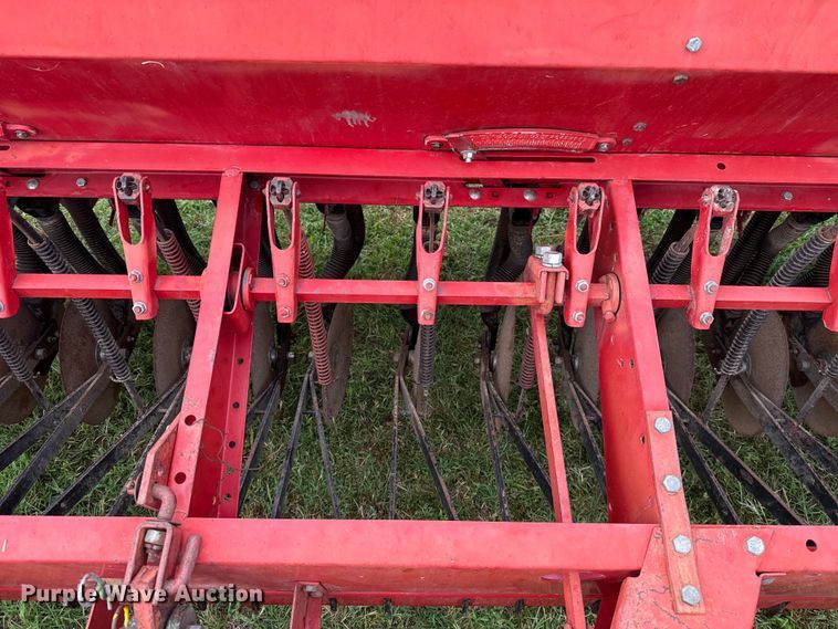 image for item ET6352 International Harvester 5100 grain drill