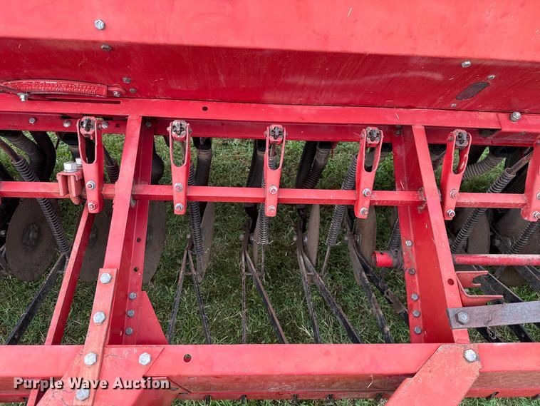 image for item ET6352 International Harvester 5100 grain drill