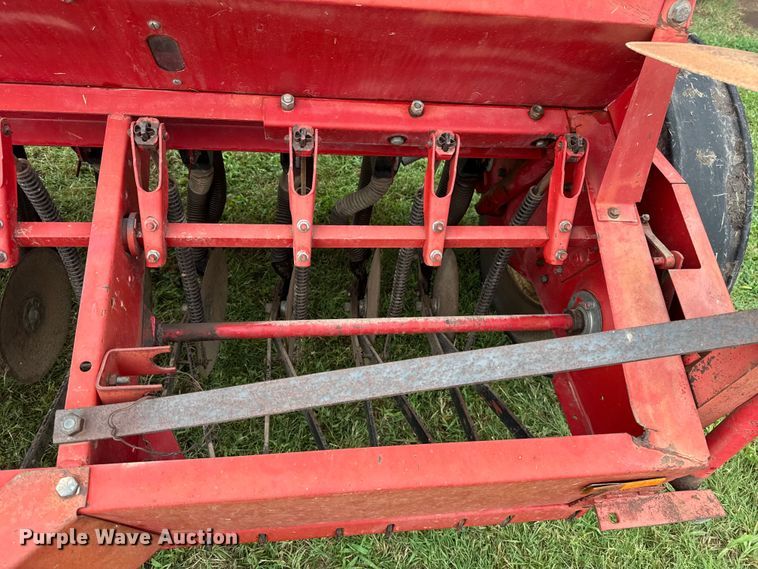 image for item ET6352 International Harvester 5100 grain drill