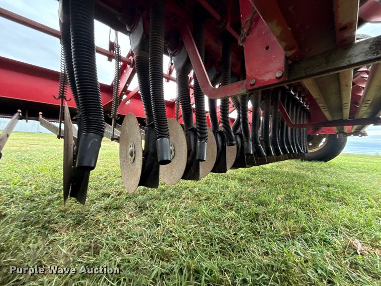 image for item ET6352 International Harvester 5100 grain drill