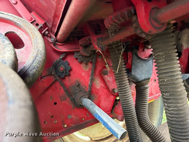 image for item ET6352 International Harvester 5100 grain drill