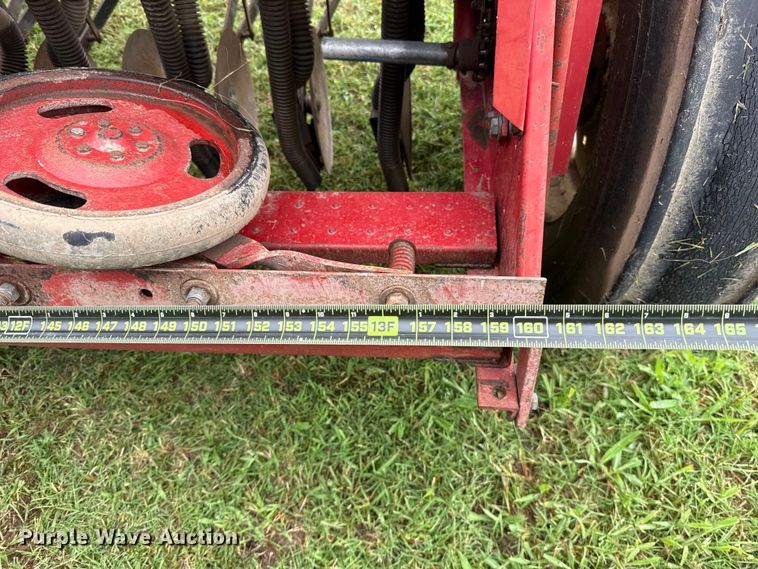 image for item ET6352 International Harvester 5100 grain drill