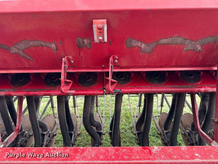 image for item ET6352 International Harvester 5100 grain drill