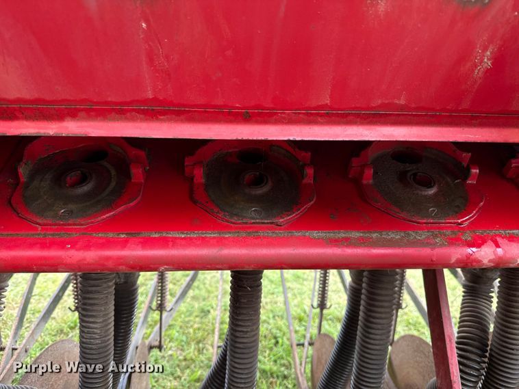 image for item ET6352 International Harvester 5100 grain drill