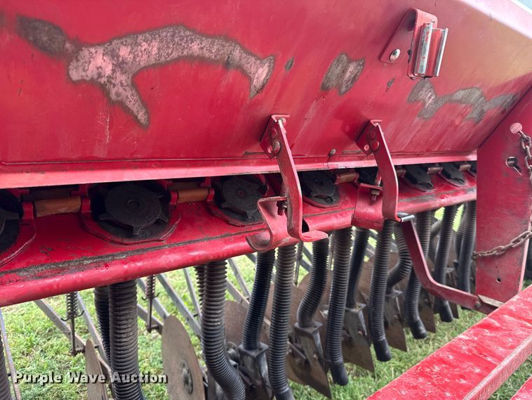 image for item ET6352 International Harvester 5100 grain drill