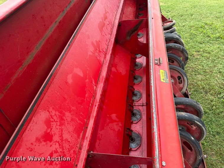 image for item ET6352 International Harvester 5100 grain drill