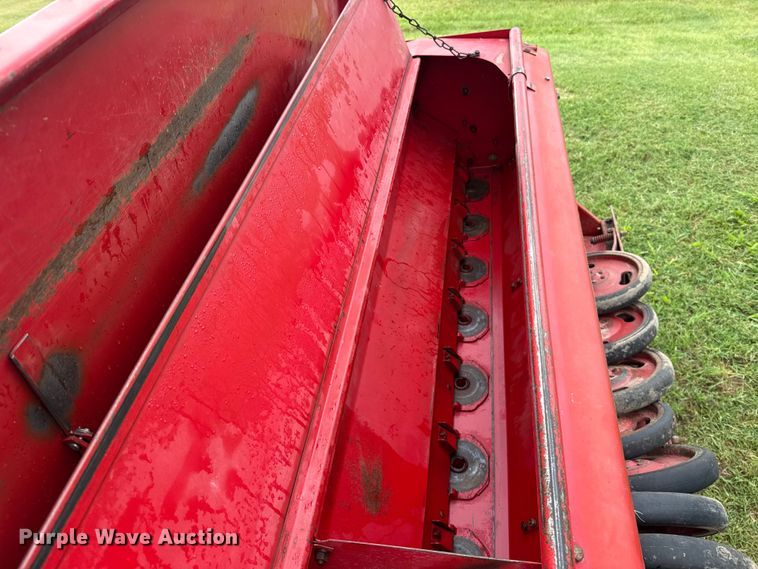 image for item ET6352 International Harvester 5100 grain drill