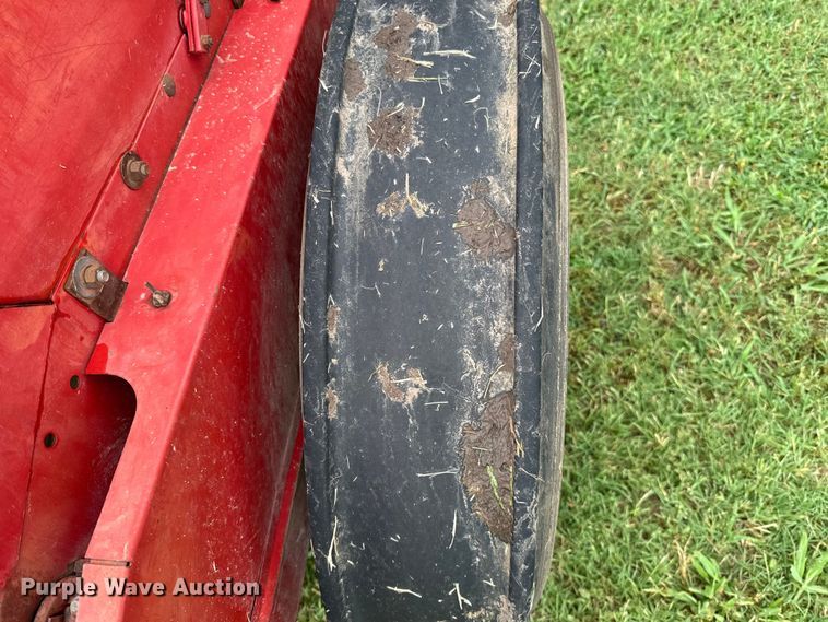 image for item ET6352 International Harvester 5100 grain drill