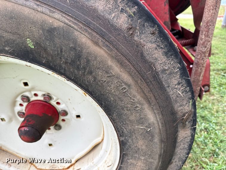 image for item ET6352 International Harvester 5100 grain drill