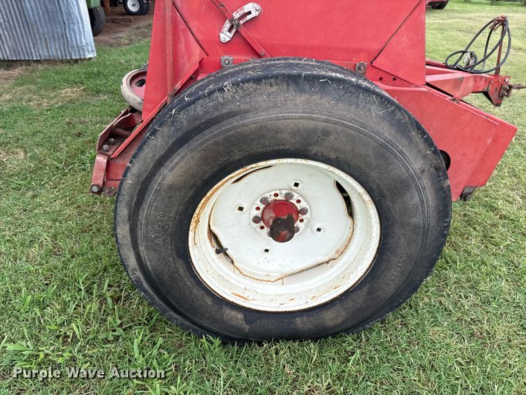 image for item ET6352 International Harvester 5100 grain drill