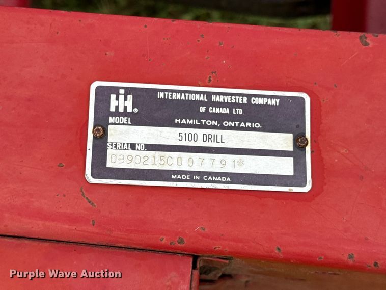 image for item ET6352 International Harvester 5100 grain drill