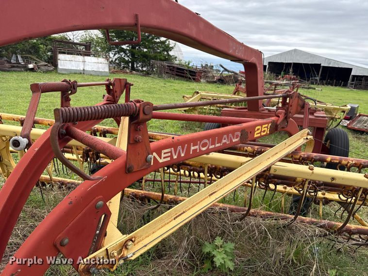 image for item ET6353 New Holland DP2010 hay rake