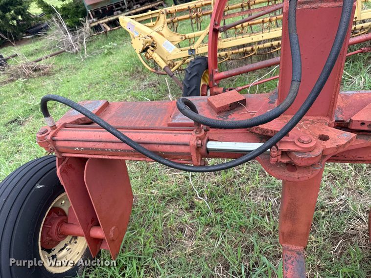 image for item ET6353 New Holland DP2010 hay rake