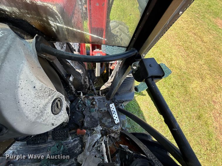 image for item ET6374 2017 Case IH Farmall 120C MFWD tractor
