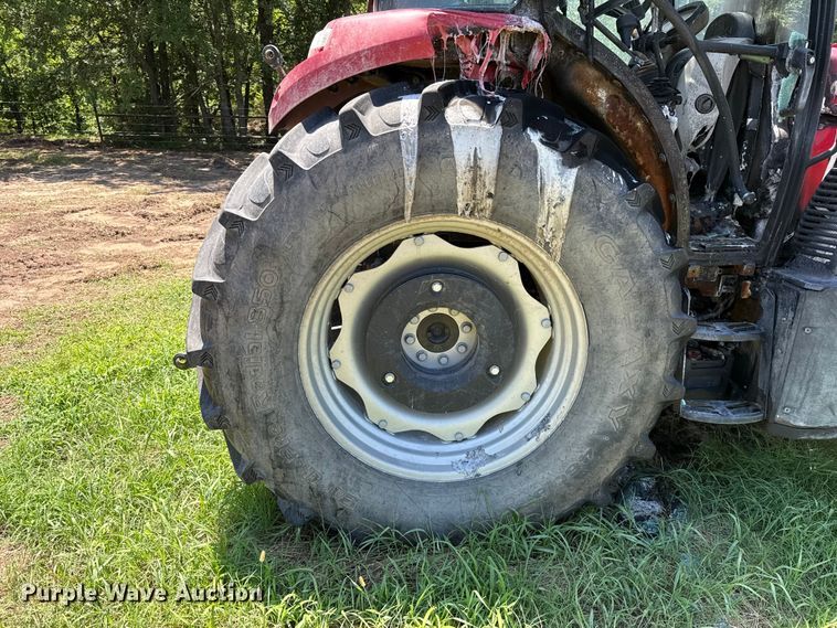 image for item ET6374 2017 Case IH Farmall 120C MFWD tractor