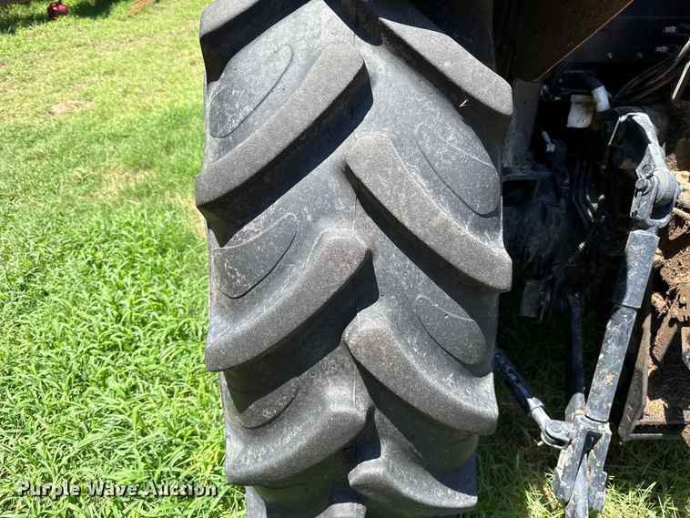 image for item ET6374 2017 Case IH Farmall 120C MFWD tractor