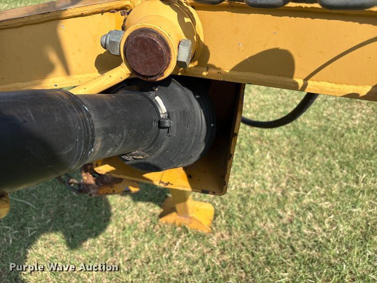 image for item EU5743 2008 Vermeer MC1030 disc mower