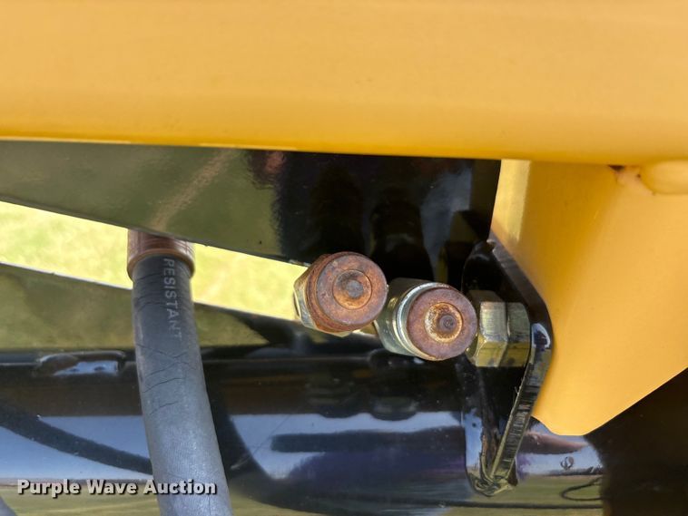 image for item EU5743 2008 Vermeer MC1030 disc mower