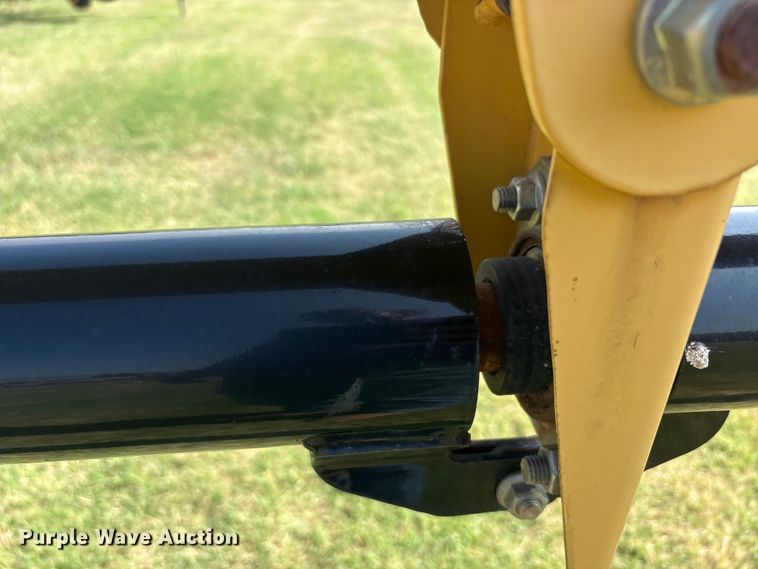 image for item EU5743 2008 Vermeer MC1030 disc mower