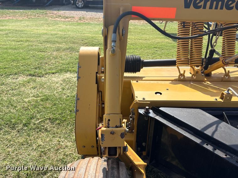 image for item EU5743 2008 Vermeer MC1030 disc mower