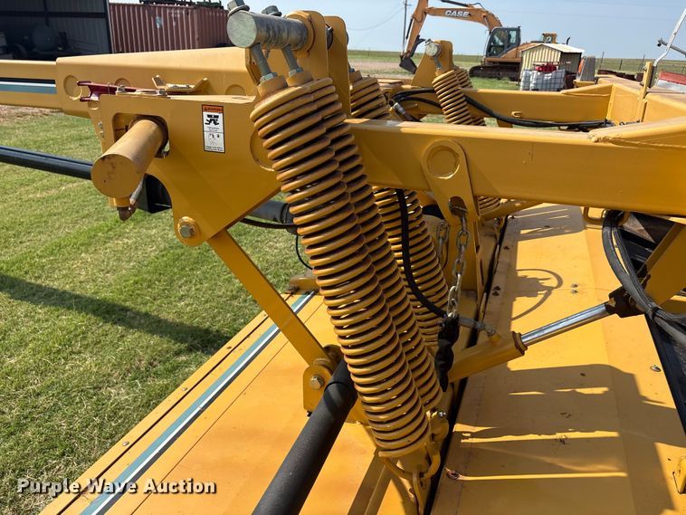 image for item EU5743 2008 Vermeer MC1030 disc mower
