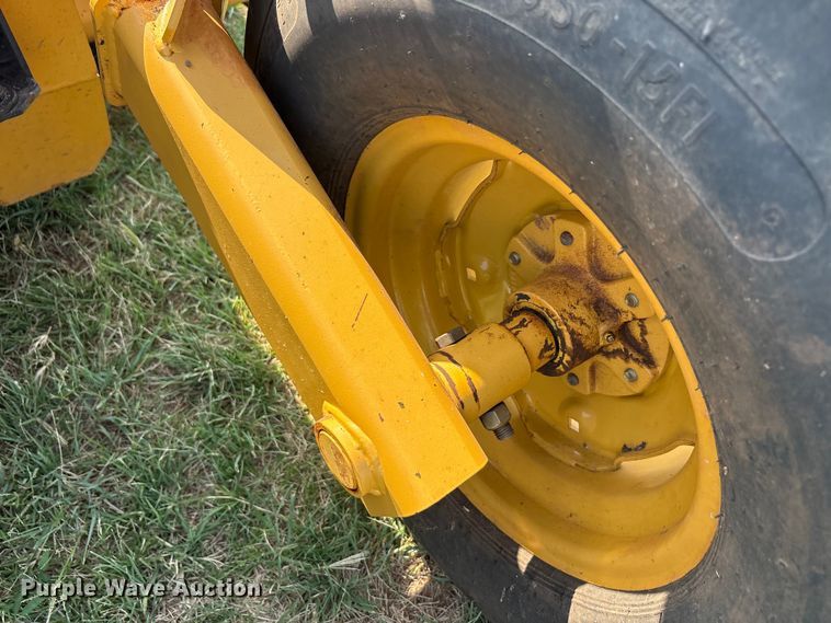 image for item EU5743 2008 Vermeer MC1030 disc mower