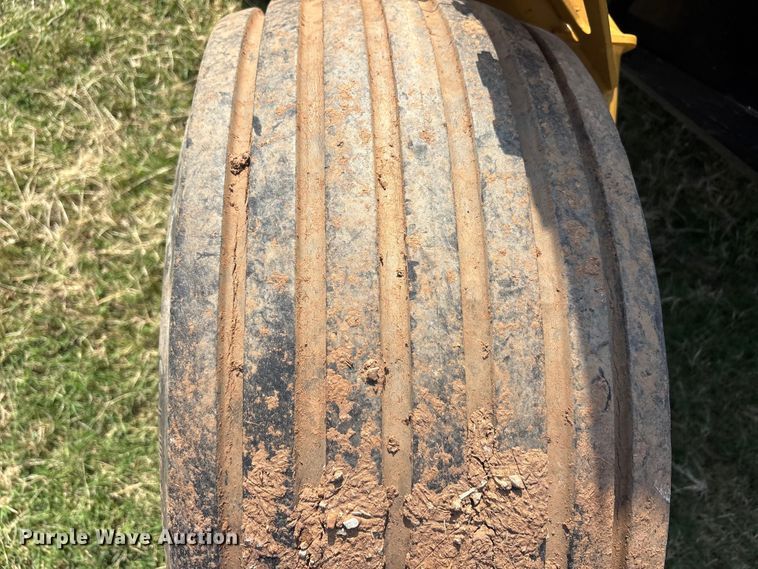 image for item EU5743 2008 Vermeer MC1030 disc mower