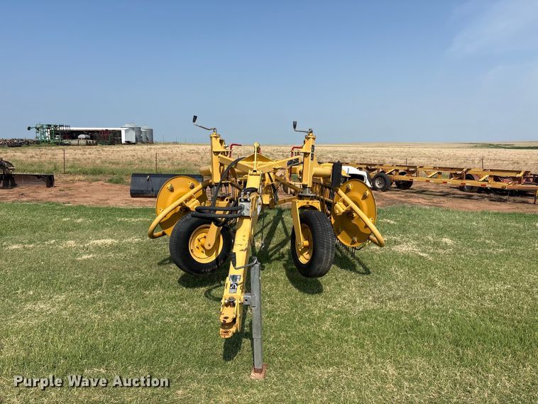image for item EU5744 2009 Vermeer R2300 hay rake