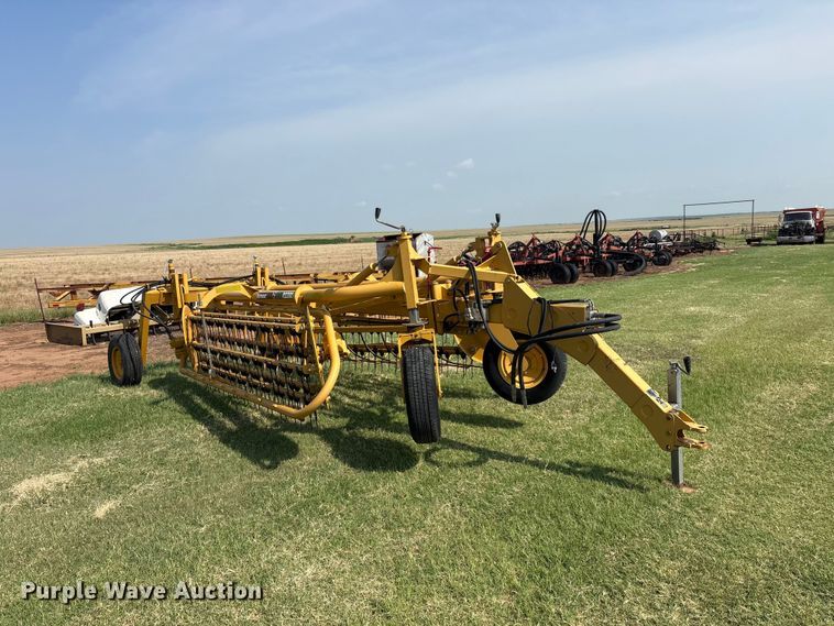 image for item EU5744 2009 Vermeer R2300 hay rake