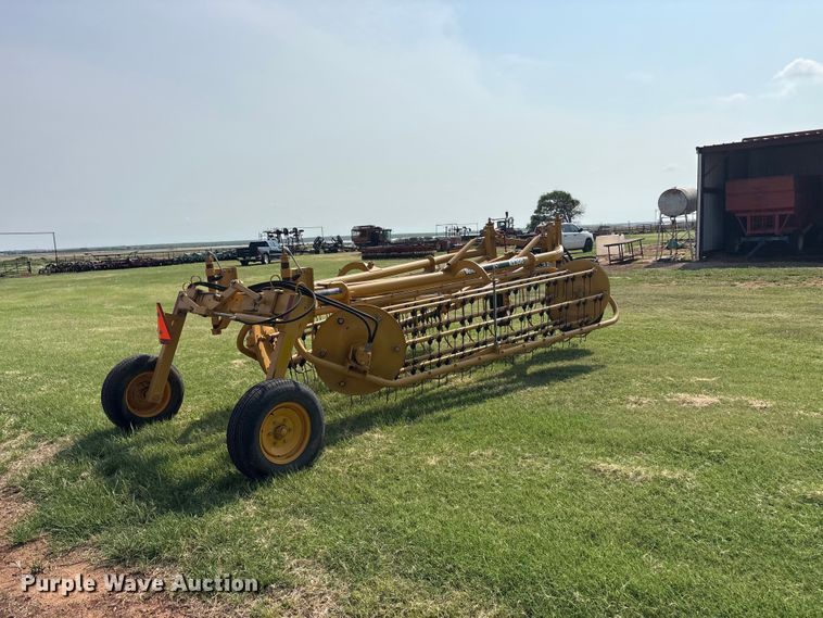 image for item EU5744 2009 Vermeer R2300 hay rake