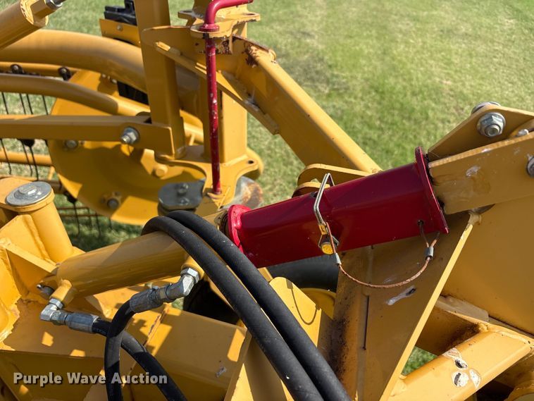 image for item EU5744 2009 Vermeer R2300 hay rake