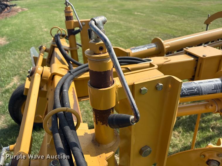 image for item EU5744 2009 Vermeer R2300 hay rake