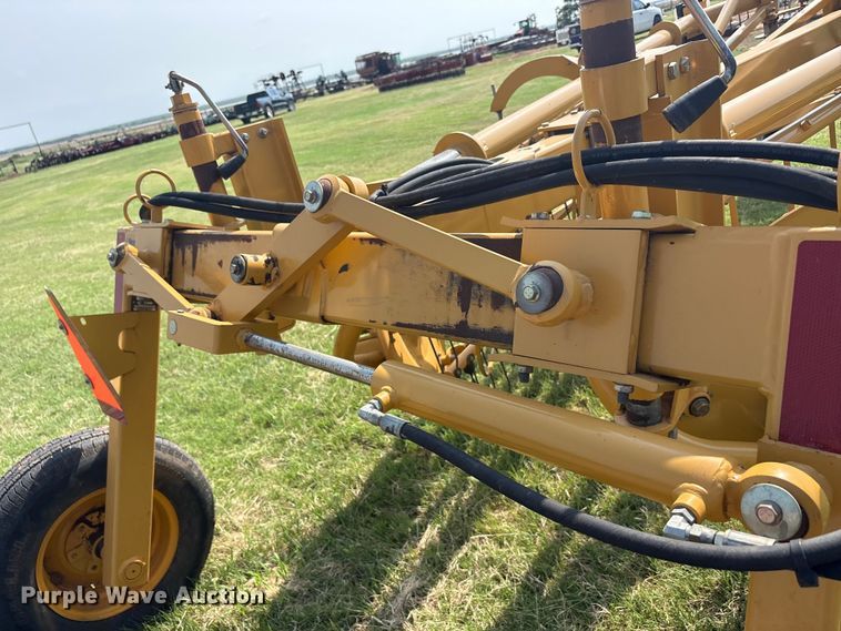 image for item EU5744 2009 Vermeer R2300 hay rake