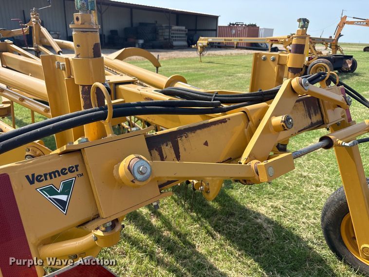 image for item EU5744 2009 Vermeer R2300 hay rake