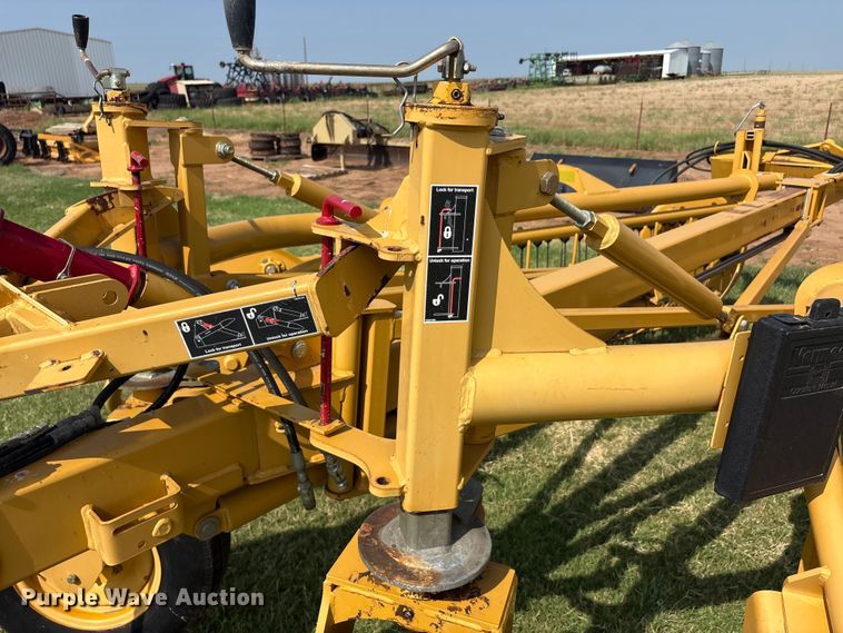 image for item EU5744 2009 Vermeer R2300 hay rake