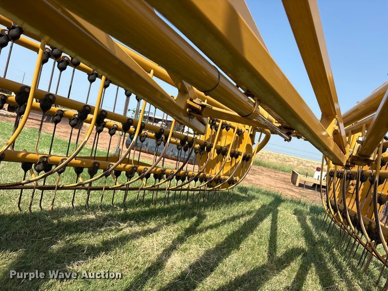 image for item EU5744 2009 Vermeer R2300 hay rake