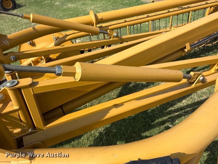 image for item EU5744 2009 Vermeer R2300 hay rake