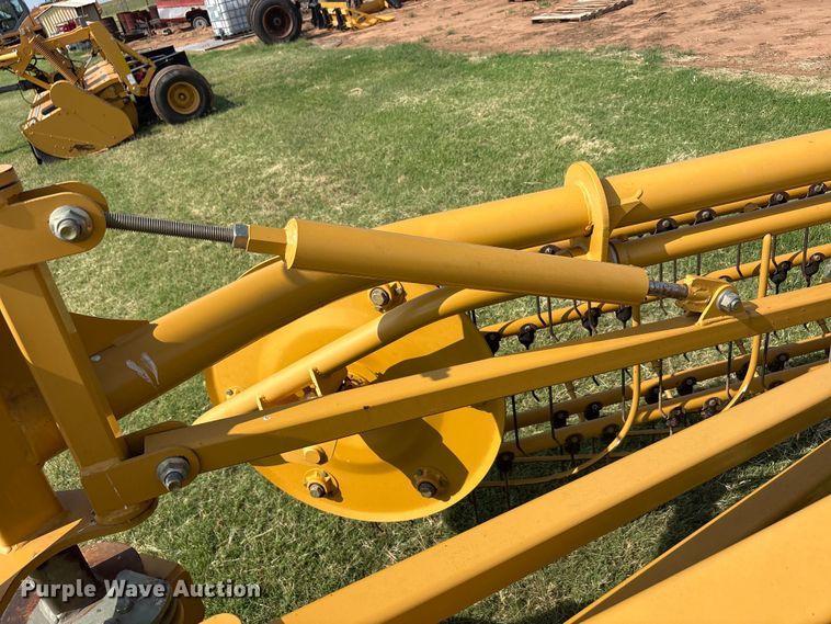 image for item EU5744 2009 Vermeer R2300 hay rake