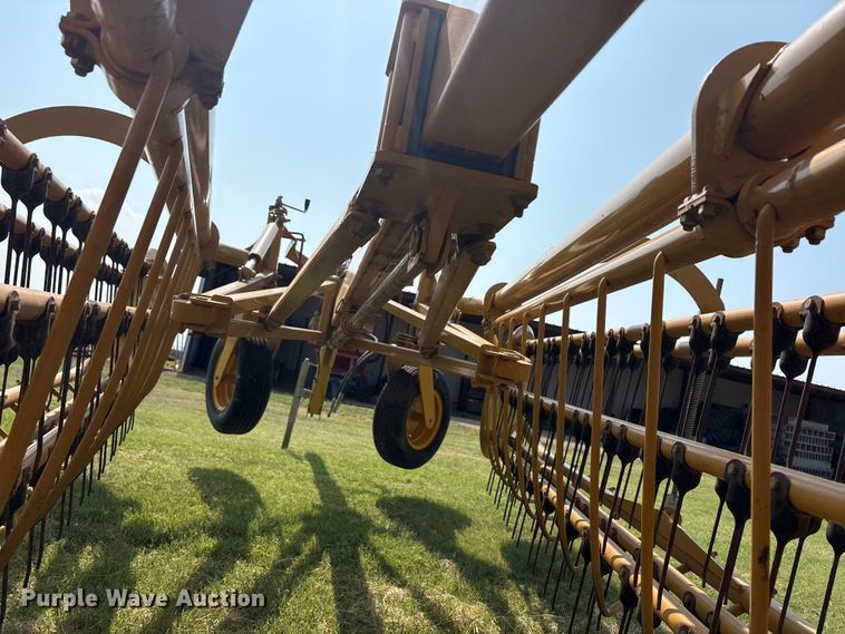 image for item EU5744 2009 Vermeer R2300 hay rake